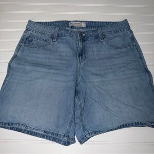 Hollister Low Rise Baggy Jort size 12/31